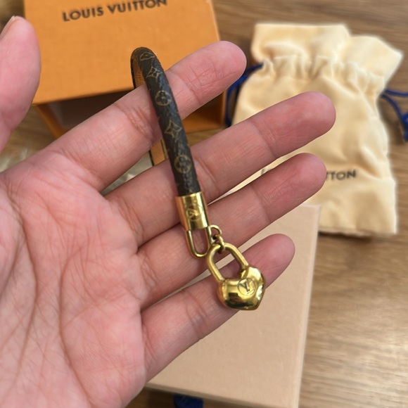 LOUIS VUITTON Crazy in lock gold charm bracelet - Picture 3 of 5